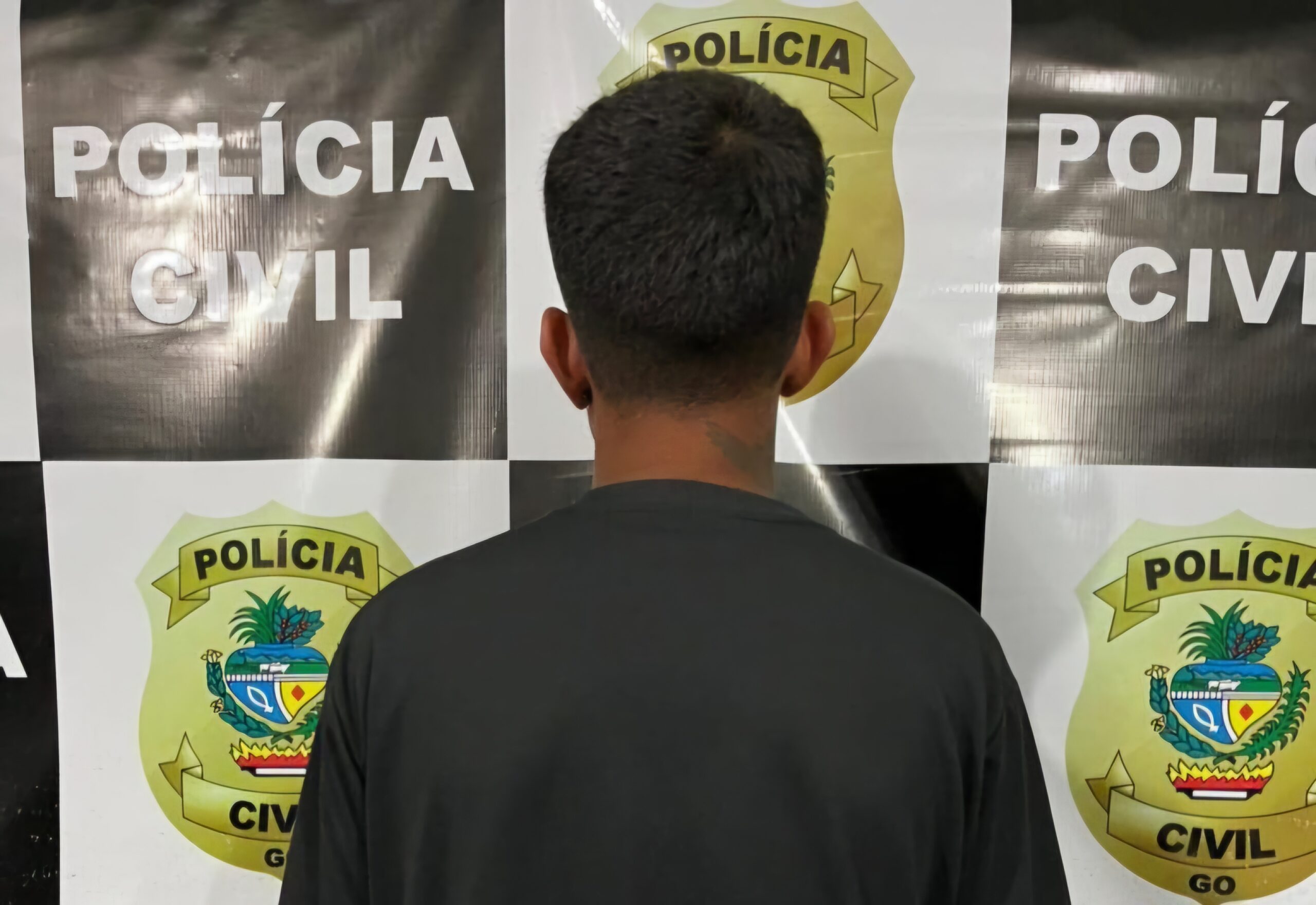 “Influencer de droga” é preso após anunciar vendas nas redes sociais, em Abadiânia