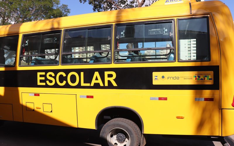 Petrolina comemora chegada de novo ônibus escolar