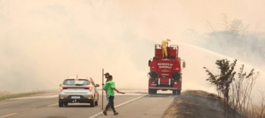 Focos de incêndio ocupam BR-060; motoristas devem redobrar atenção